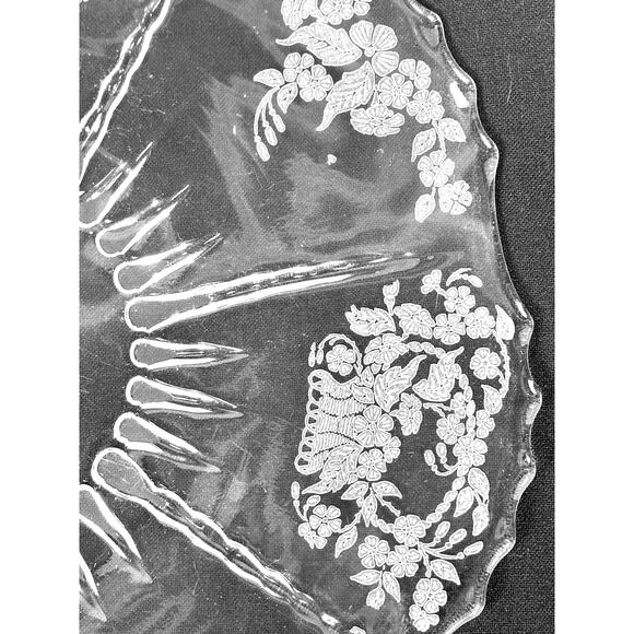 New Martinsville Meadow Wreath 11.5" Etched Crystal Cake Plate circa 1926-1944 - Picture 4 of 5